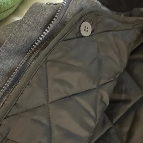 Eddie Bauer Women’s Charcoal Hooded Raincoat - Picture 3 of 6